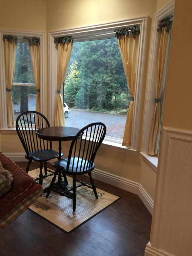 Carriage House At Yosemite Holiday home *