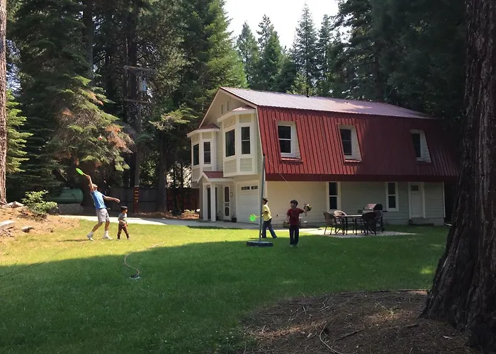 Carriage House At Yosemite